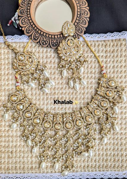 Pakistani Gorgeous Choker With Earring-Tikli